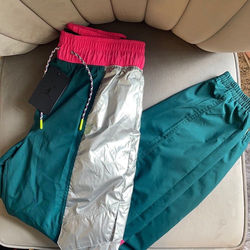 Women’s NWT Nike Jordan Standard Fit Jogger Pants Size XS